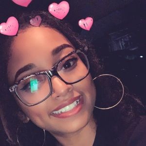 Meet your Posher, Elicia